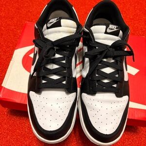 Nike Men's Black and White Athletic Sneakers